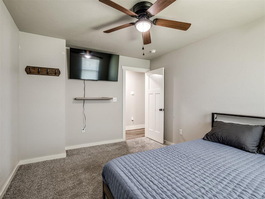 1216 N Taylor Way