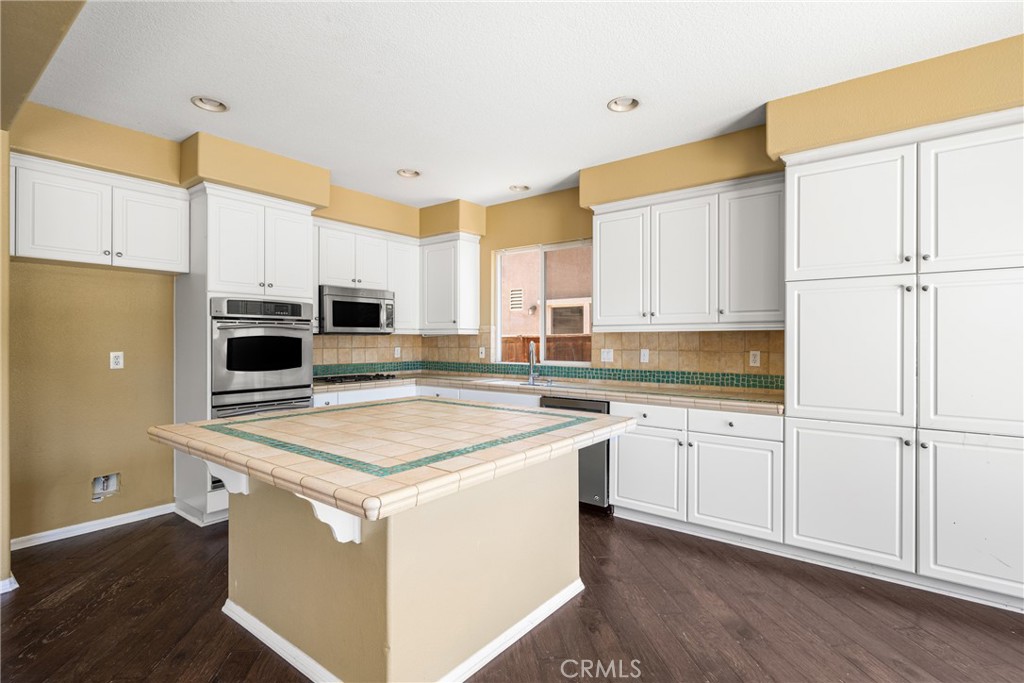 27562 Hackberry Street