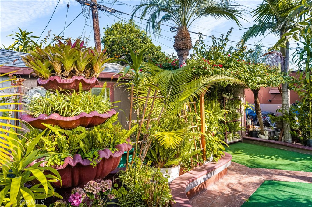 2223 W Saint Anne Place