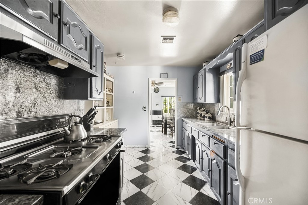 2223 W Saint Anne Place