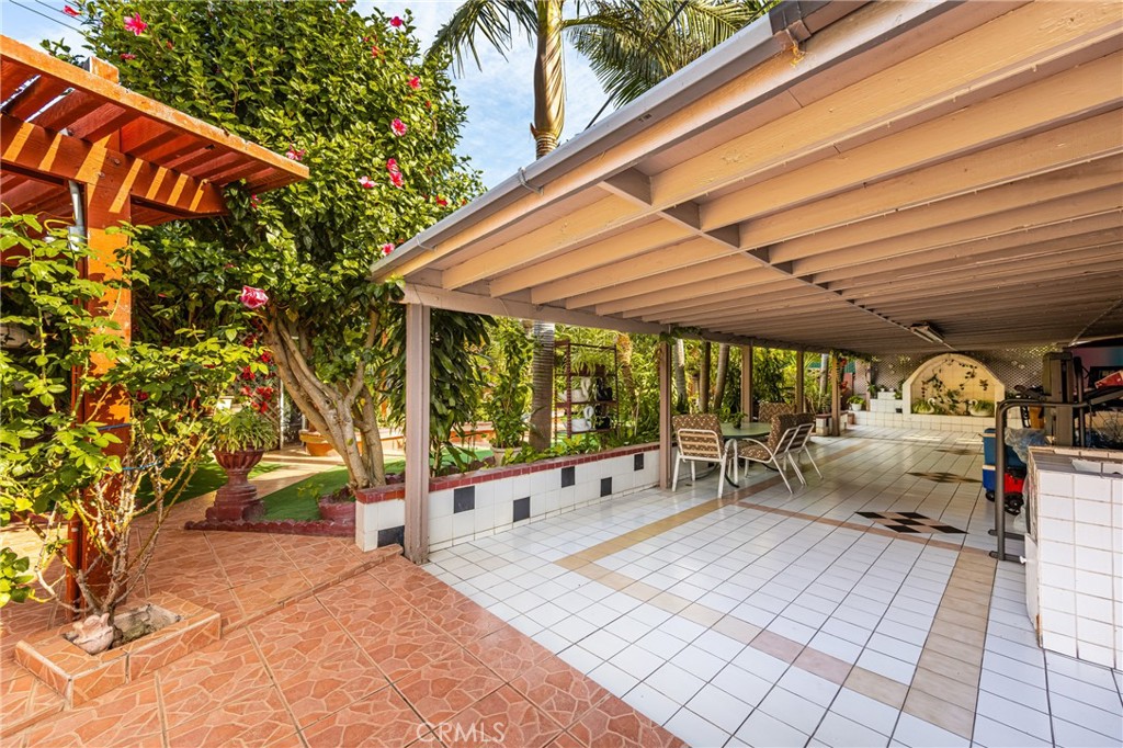 2223 W Saint Anne Place