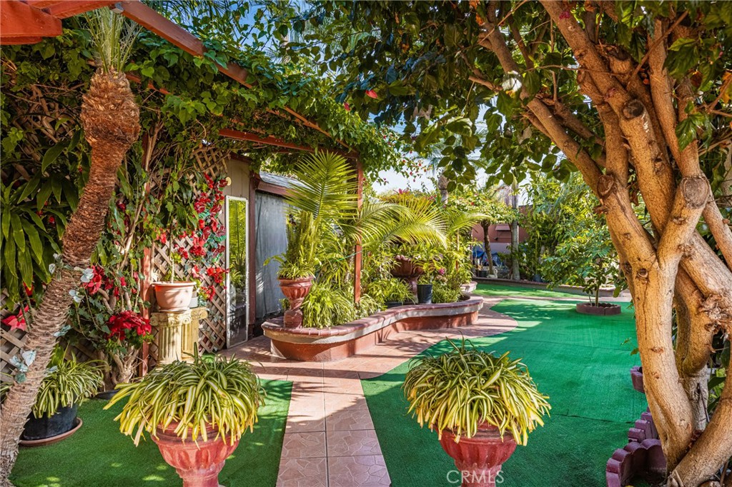 2223 W Saint Anne Place