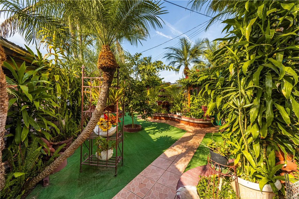 2223 W Saint Anne Place