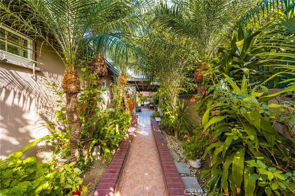 2223 W Saint Anne Place