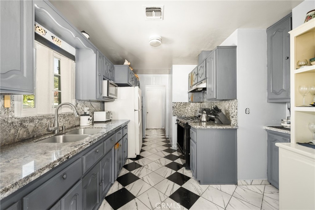 2223 W Saint Anne Place