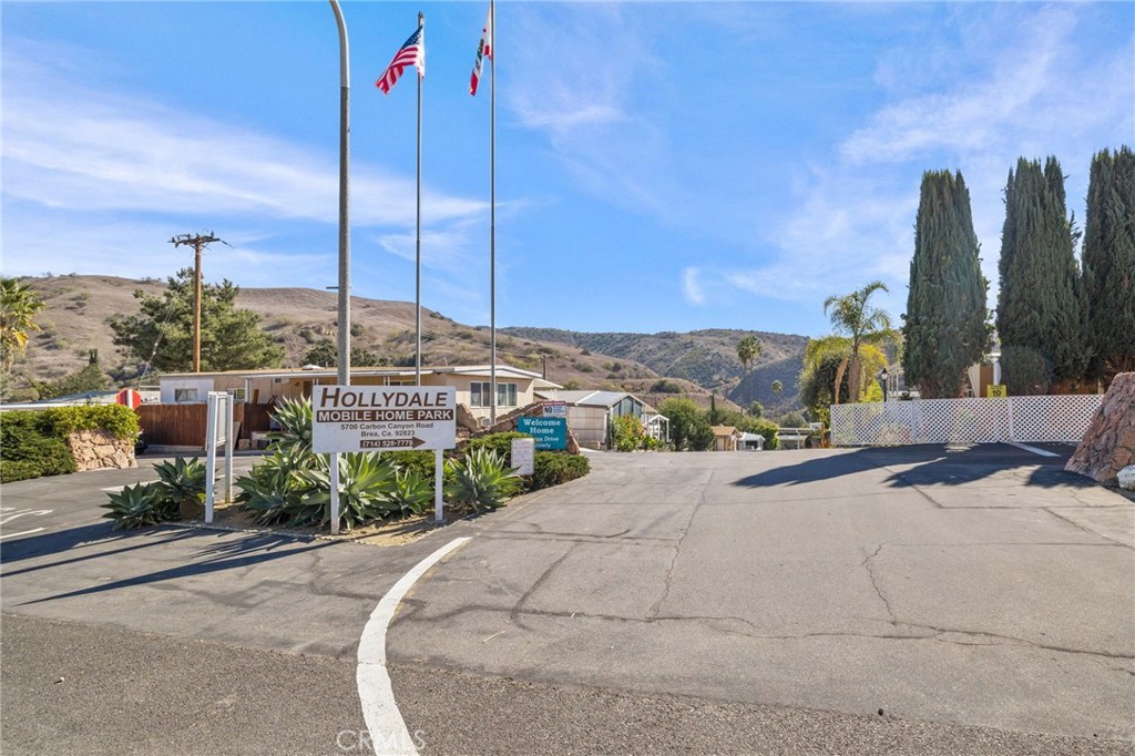 5700 Carbon Canyon 46