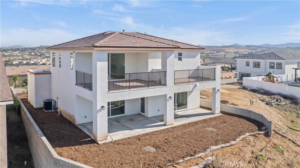 16765 La Bella Villa