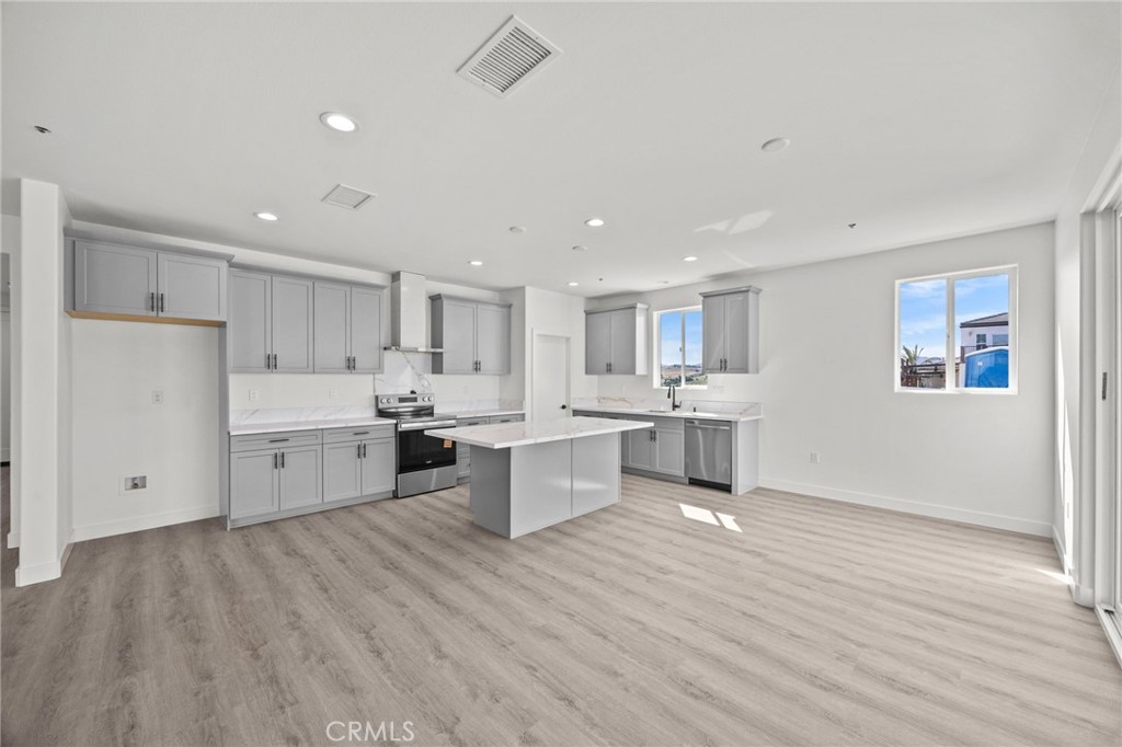 16765 La Bella Villa