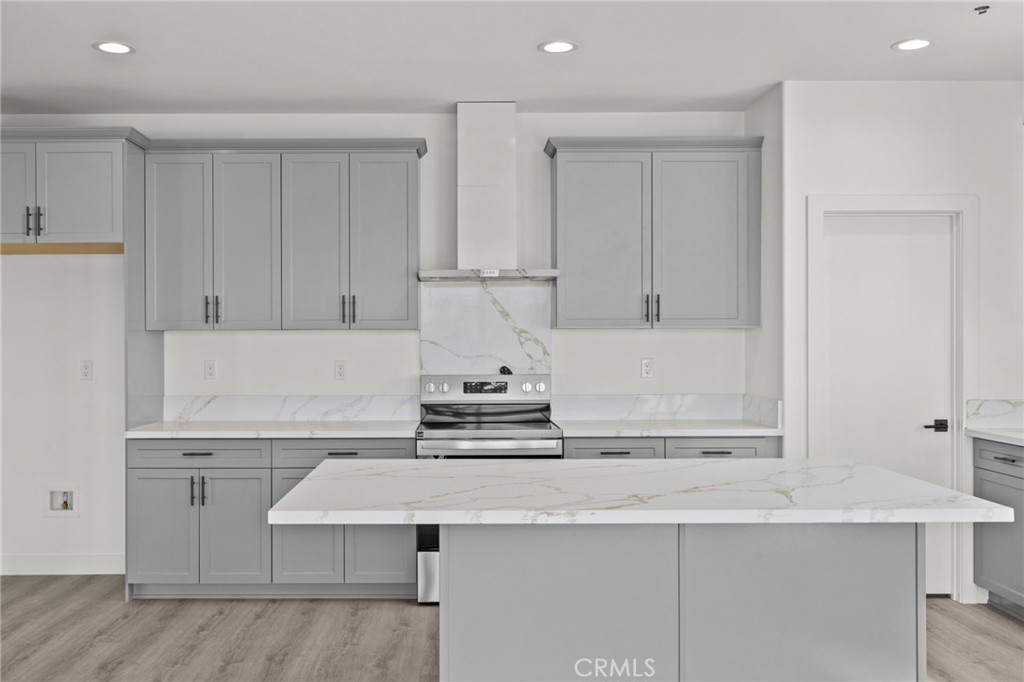 16765 La Bella Villa