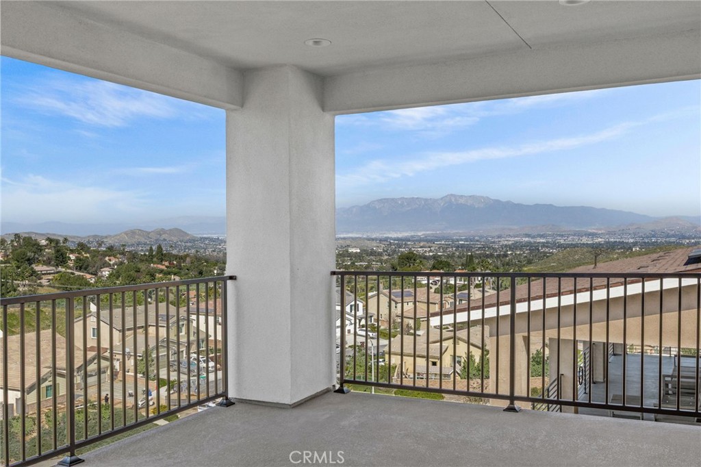 16765 La Bella Villa