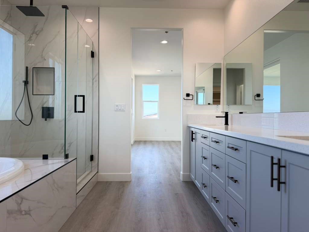 16765 La Bella Villa