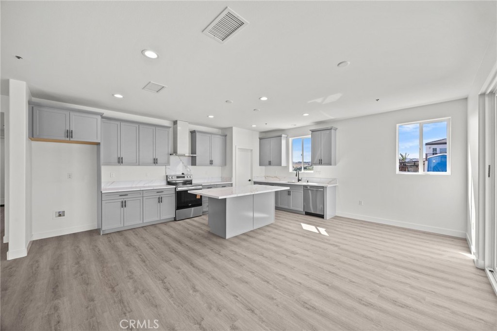 16765 La Bella Villa