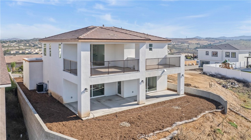 16765 La Bella Villa