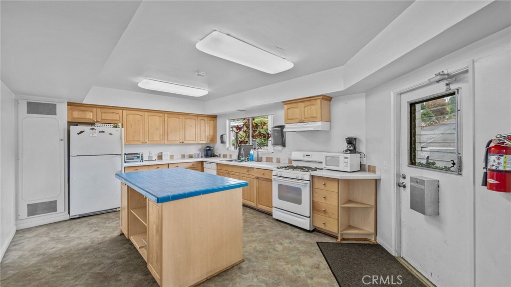 5700 Carbon Canyon 83