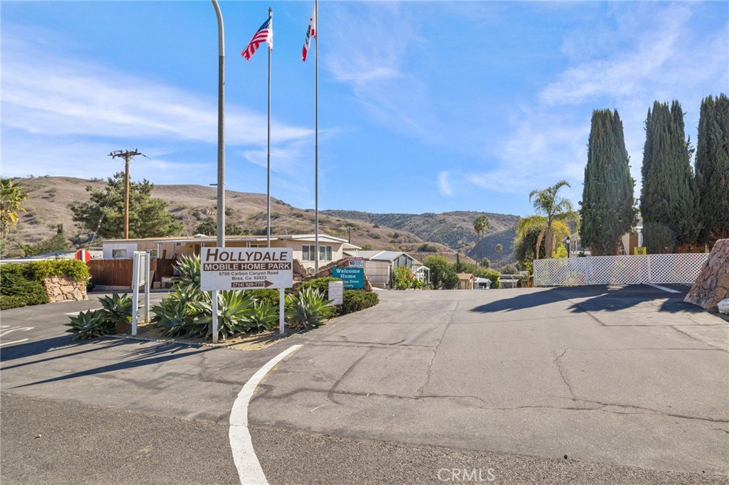 5700 Carbon Canyon 83