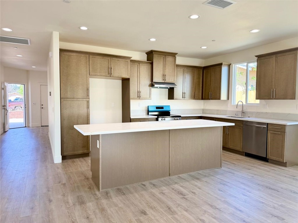 1164 N Hermosa Avenue