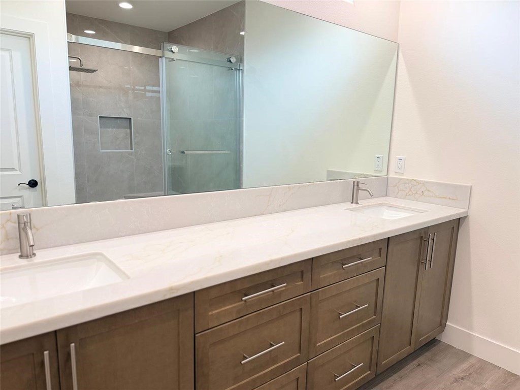 1164 N Hermosa Avenue