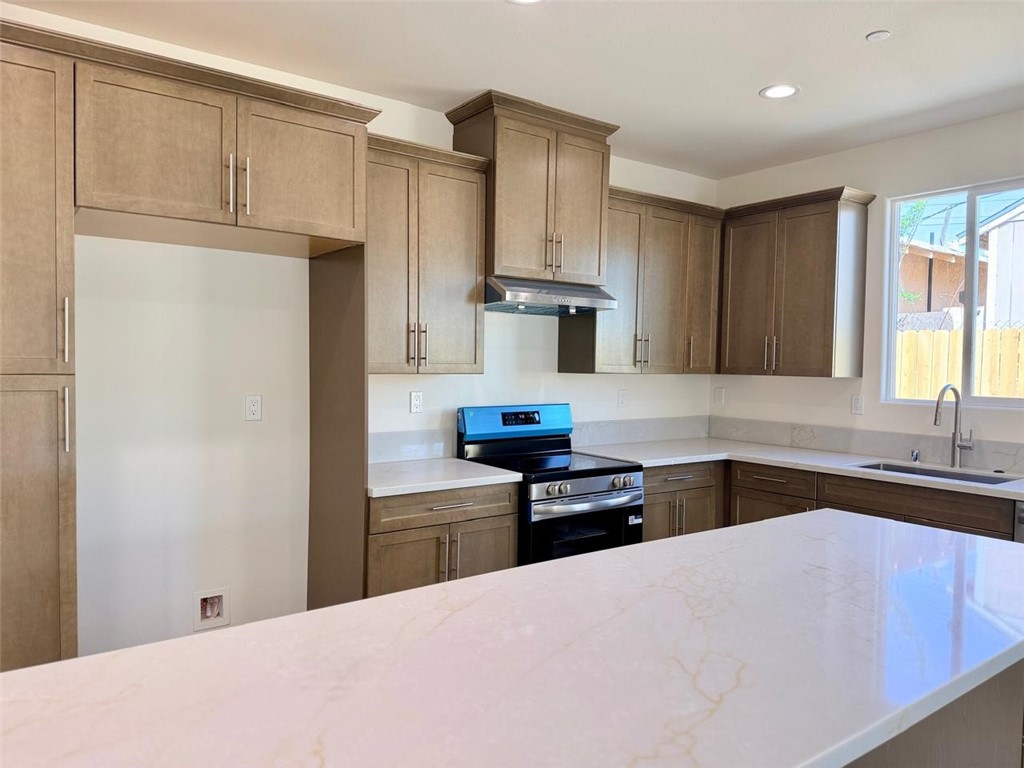 1164 N Hermosa Avenue