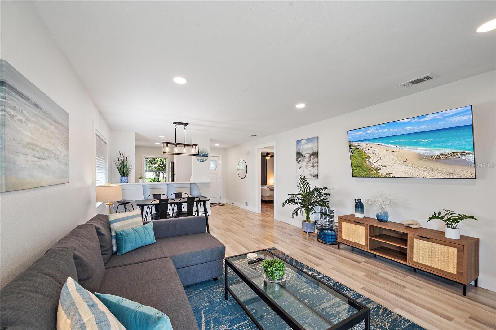 6 BAY ACRES AVE