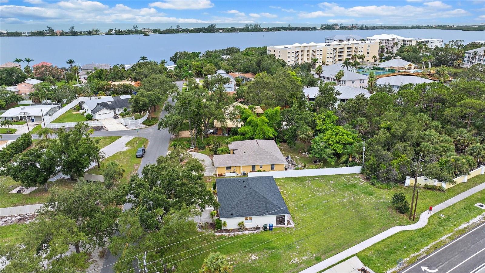 6 BAY ACRES AVE