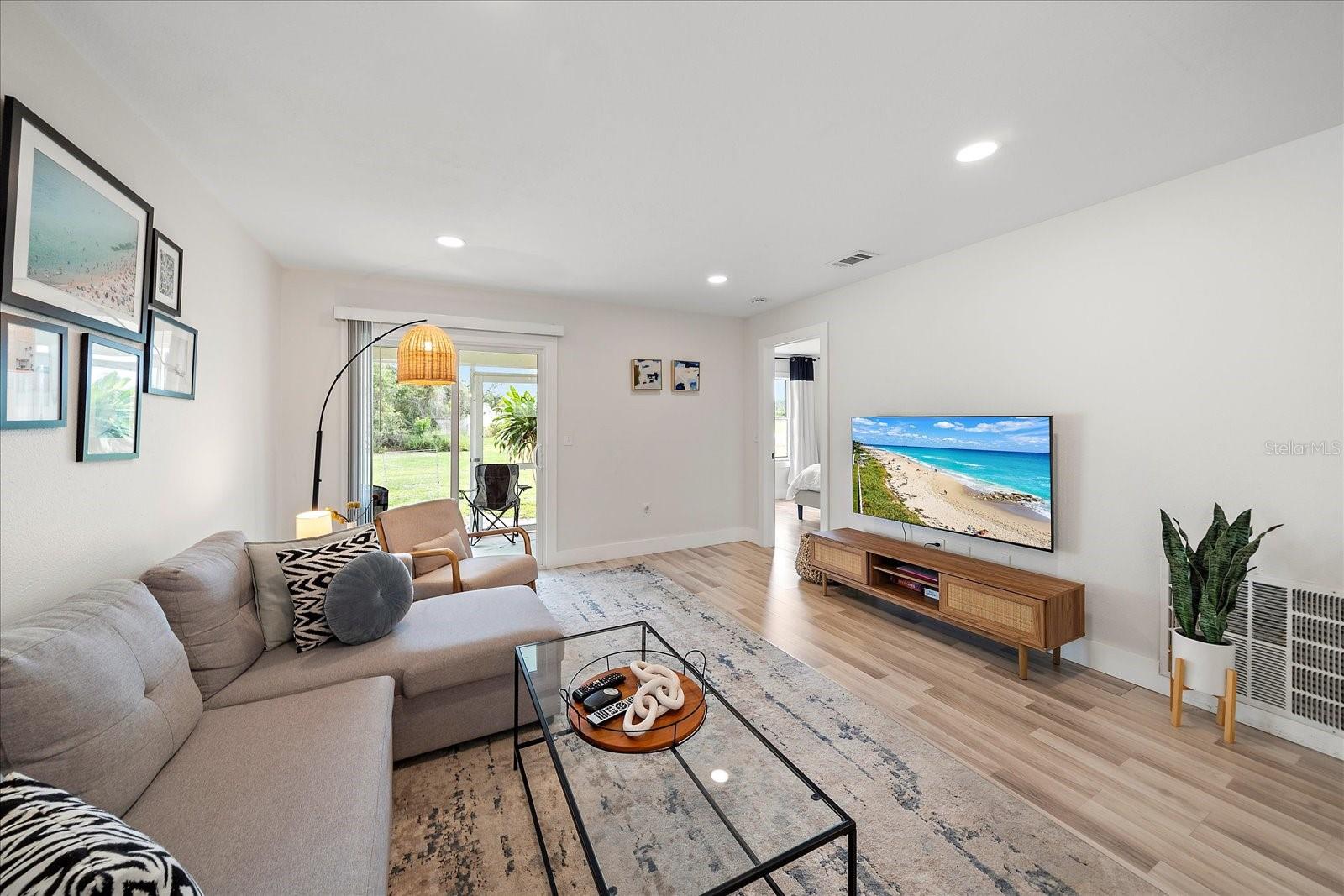 6 BAY ACRES AVE