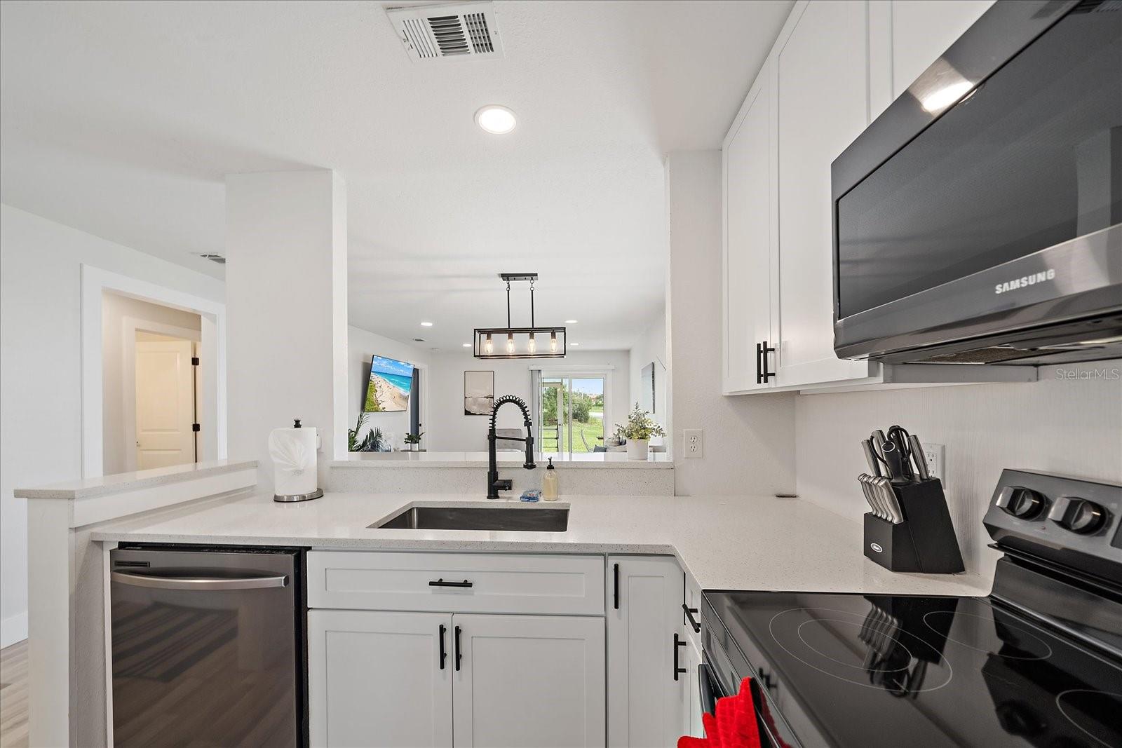 6 BAY ACRES AVE