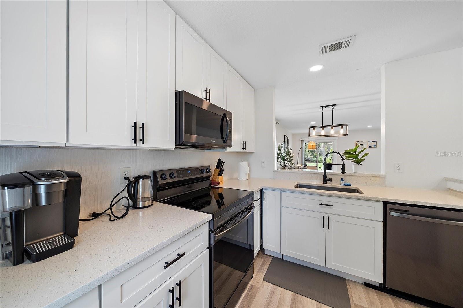 6 BAY ACRES AVE