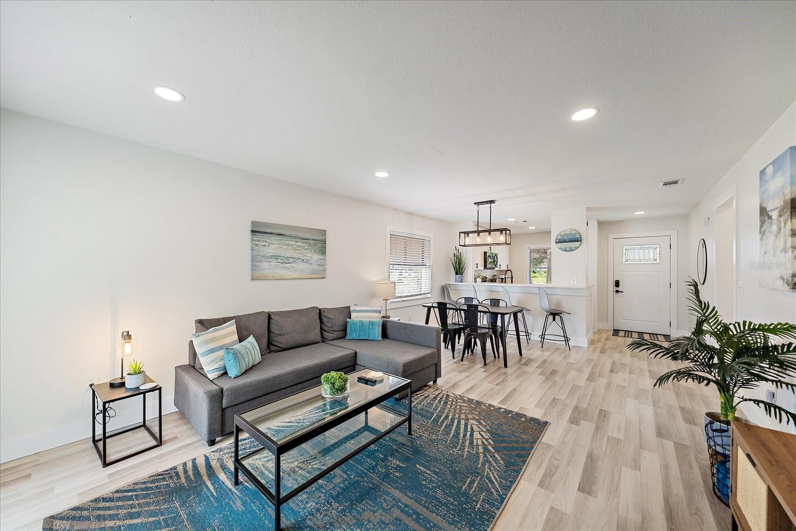 6 BAY ACRES AVE