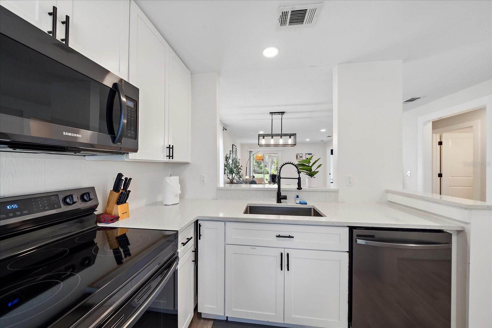 6 BAY ACRES AVE