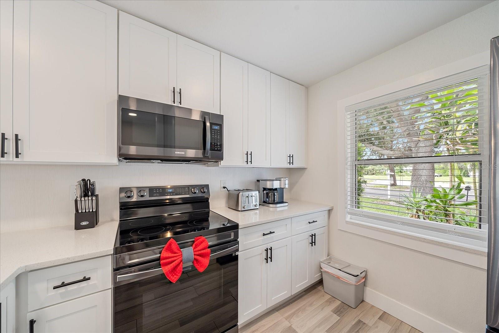 6 BAY ACRES AVE