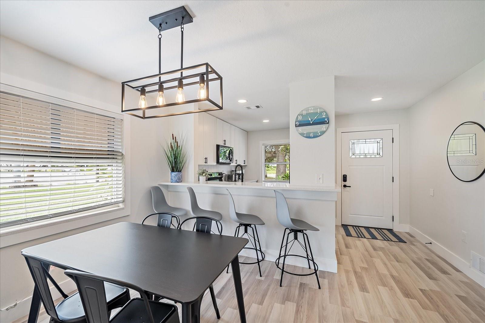 6 BAY ACRES AVE