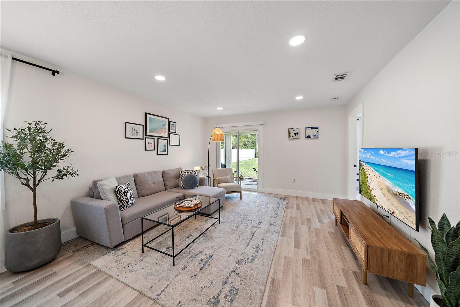 6 BAY ACRES AVE