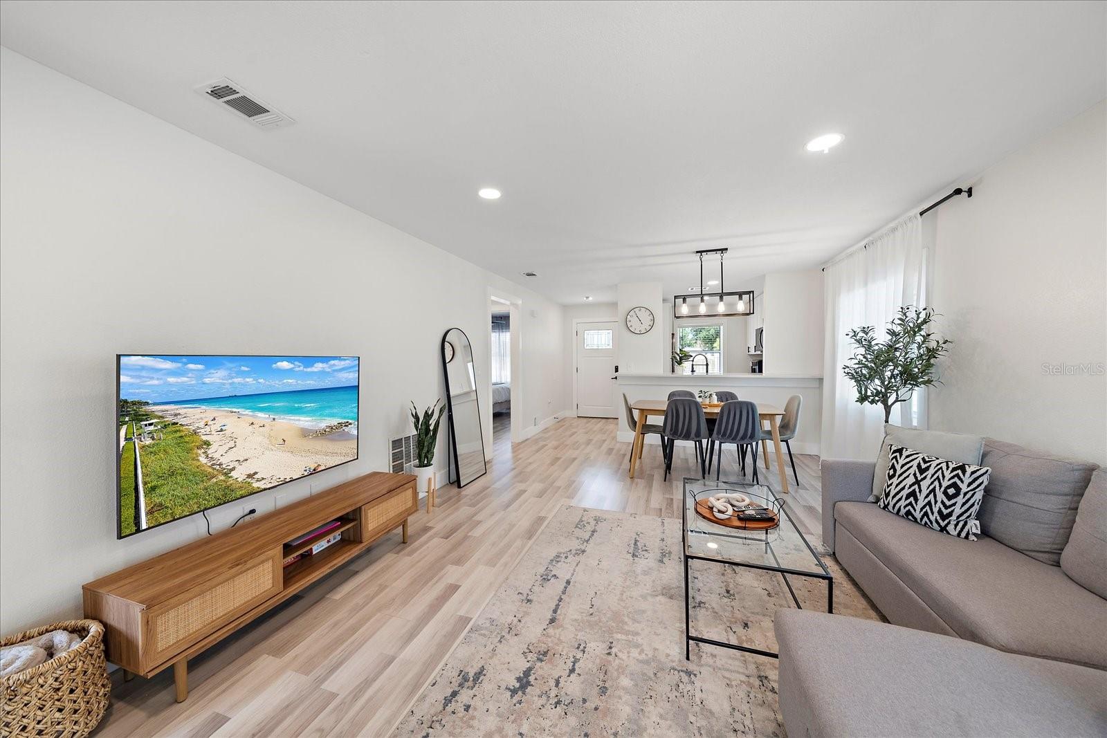 6 BAY ACRES AVE