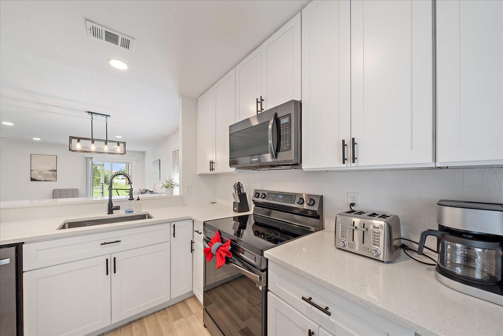 6 BAY ACRES AVE