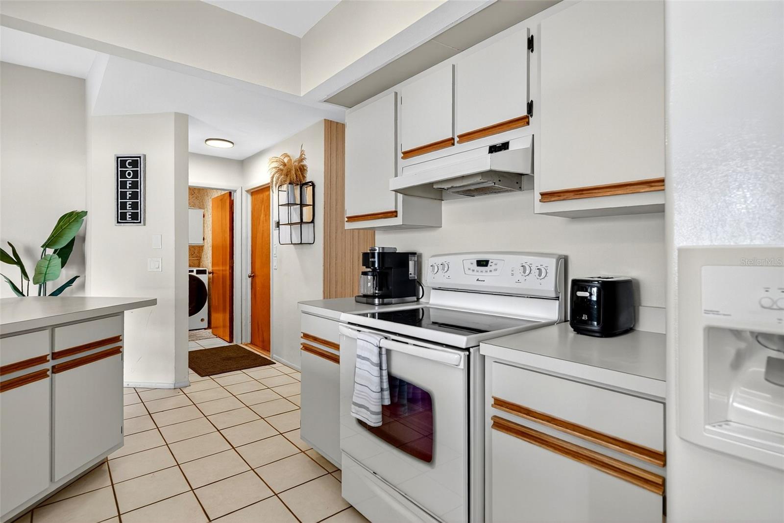 9221 STEUBENVILLE AVE