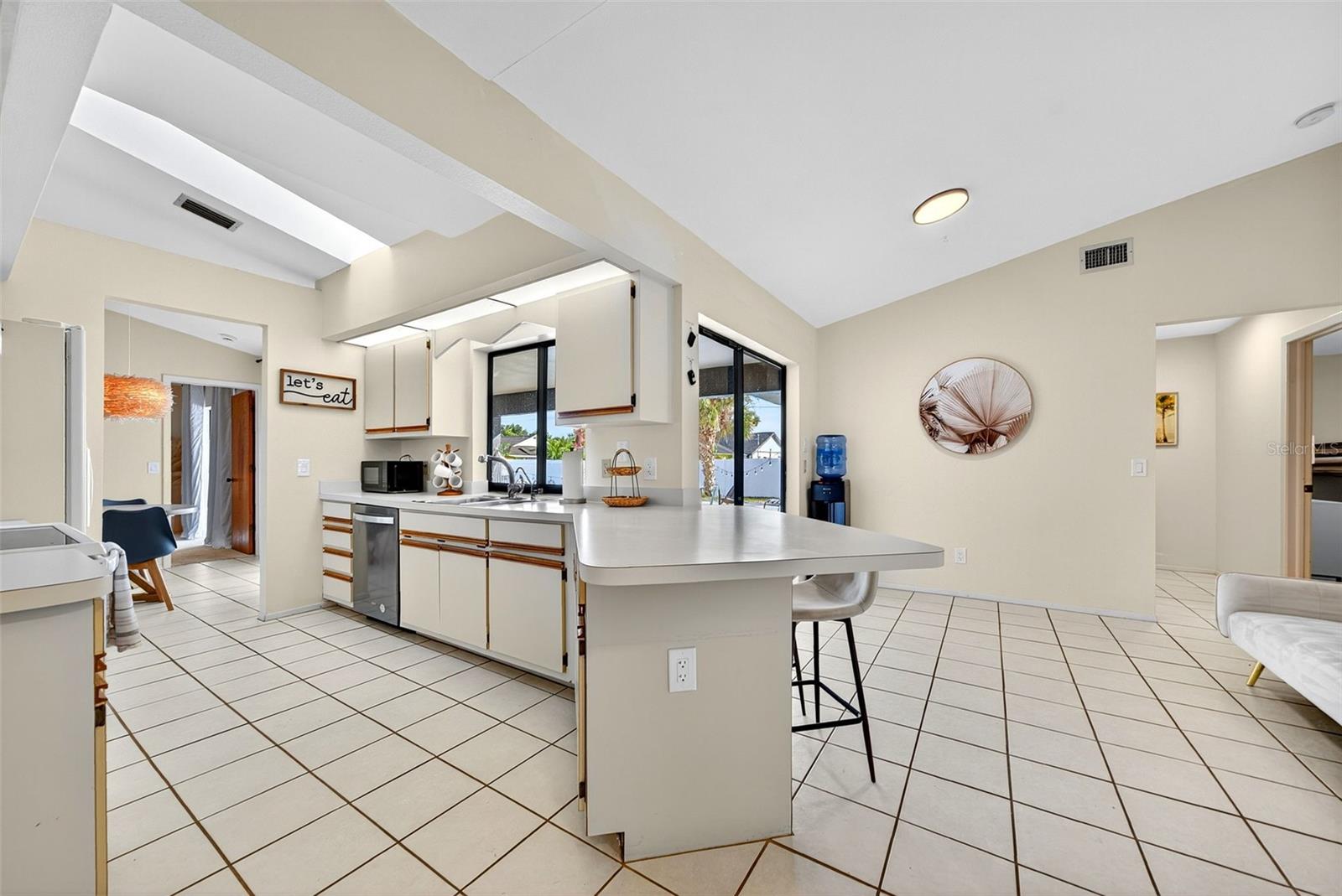 9221 STEUBENVILLE AVE