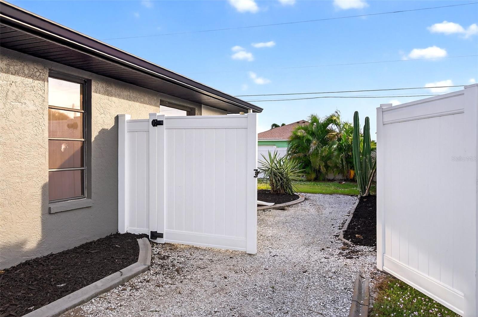 9221 STEUBENVILLE AVE