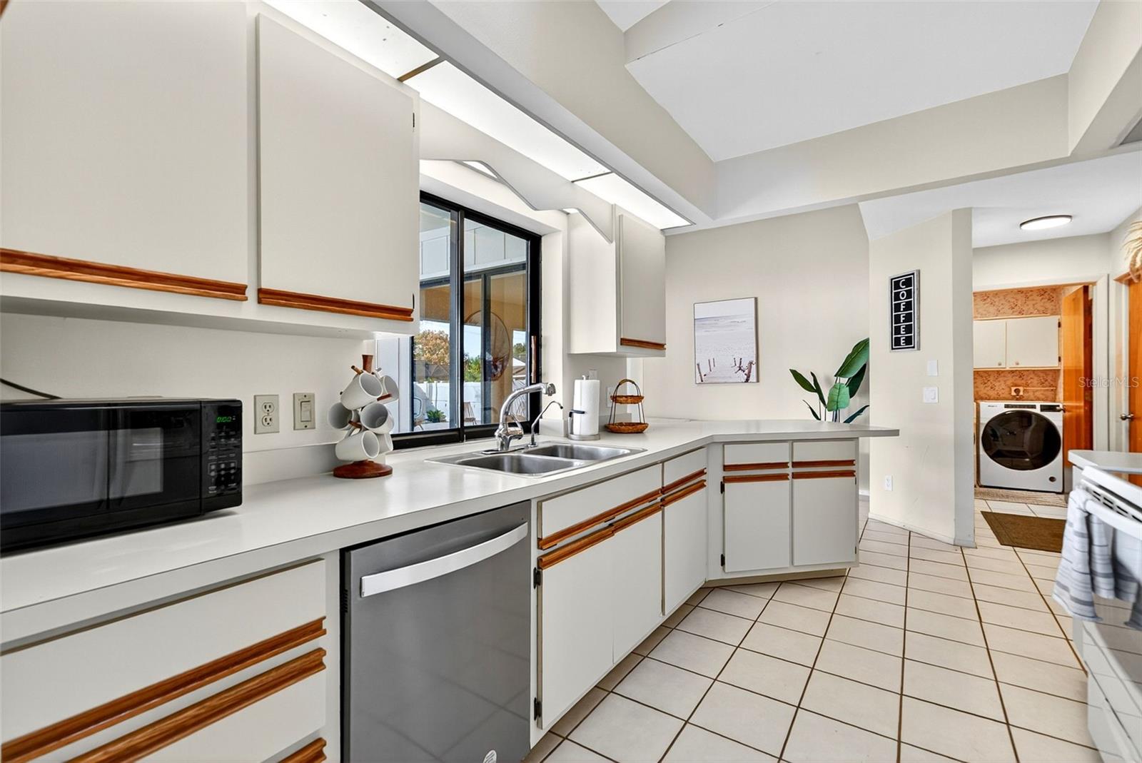 9221 STEUBENVILLE AVE