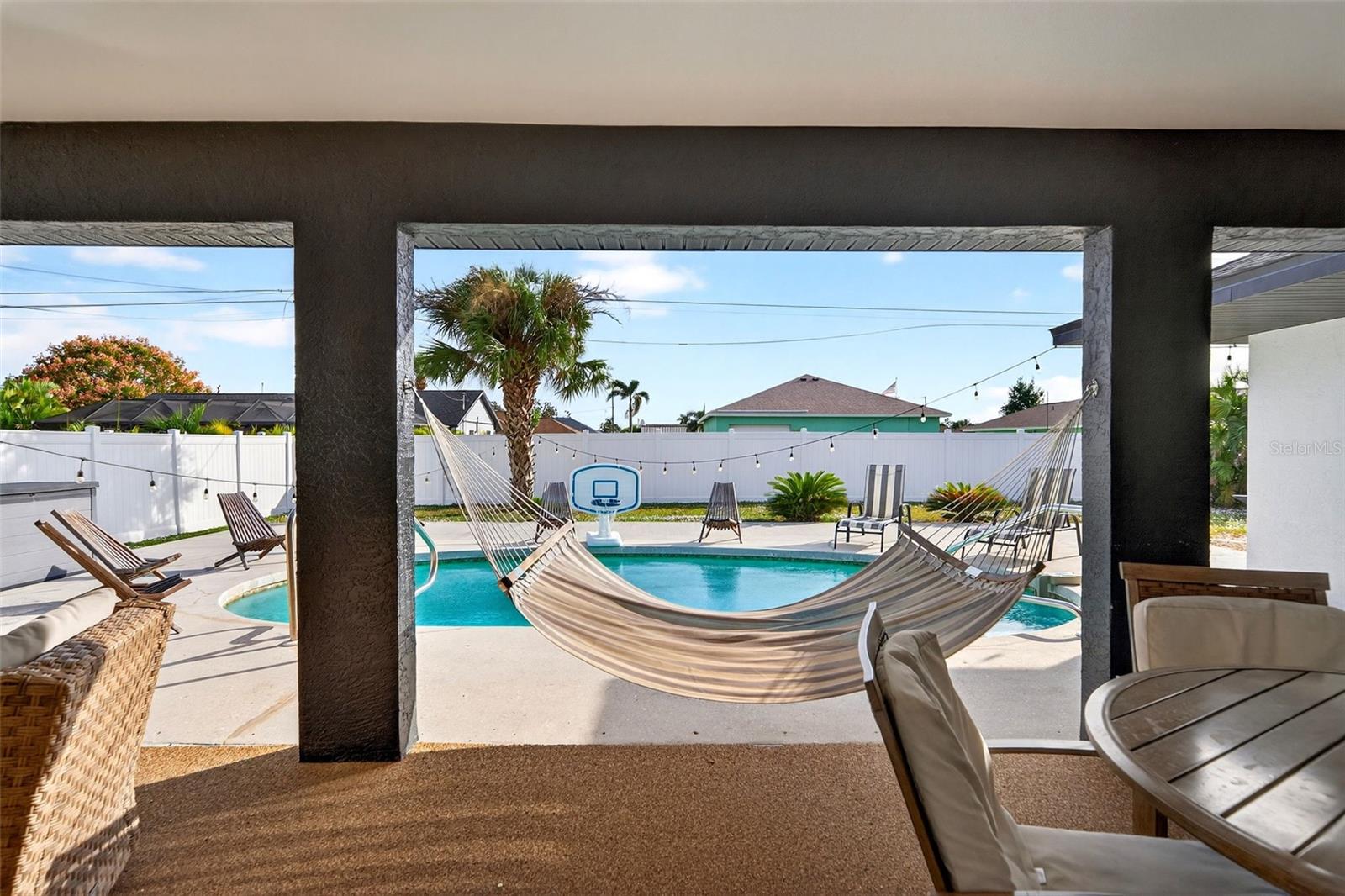 9221 STEUBENVILLE AVE