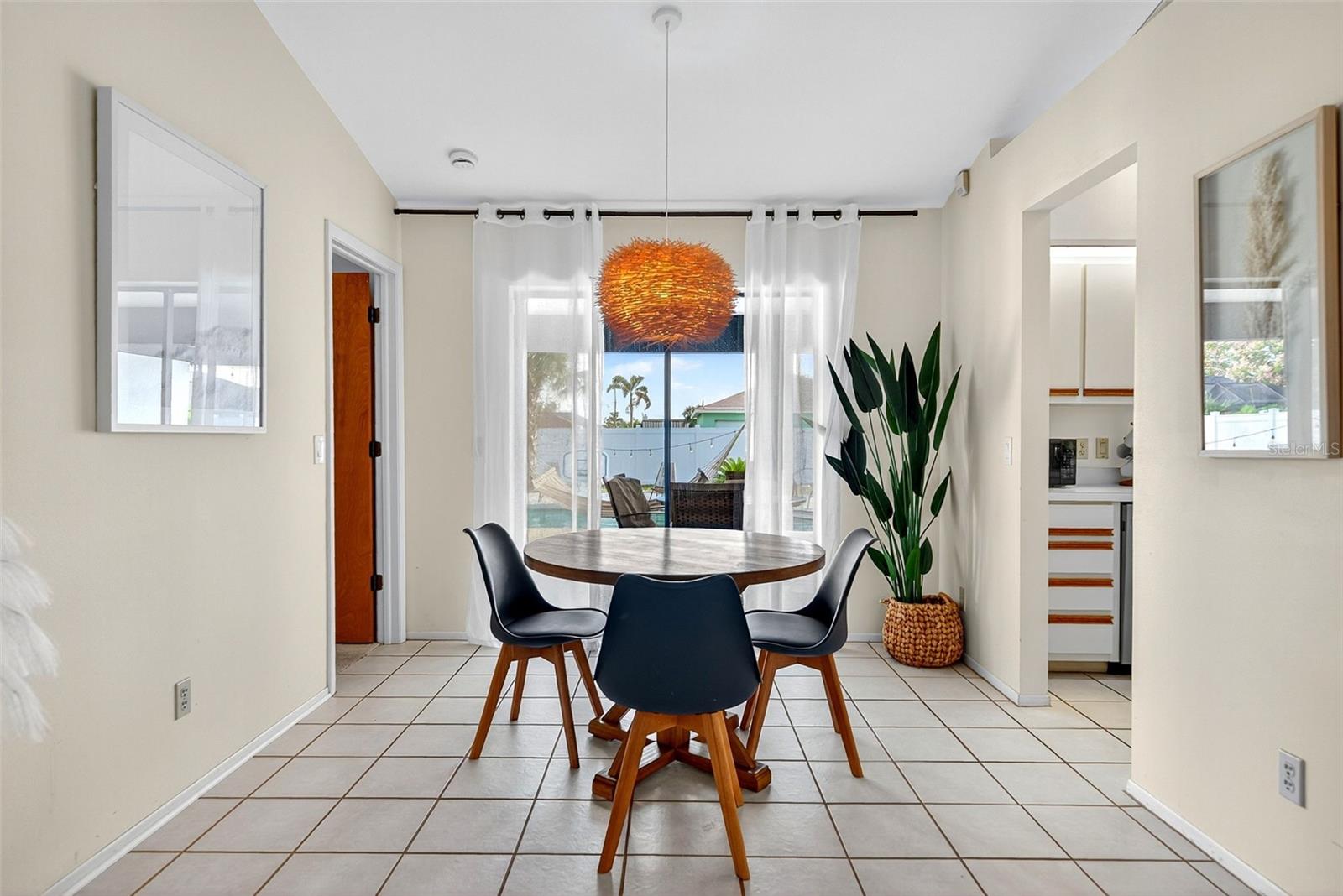 9221 STEUBENVILLE AVE