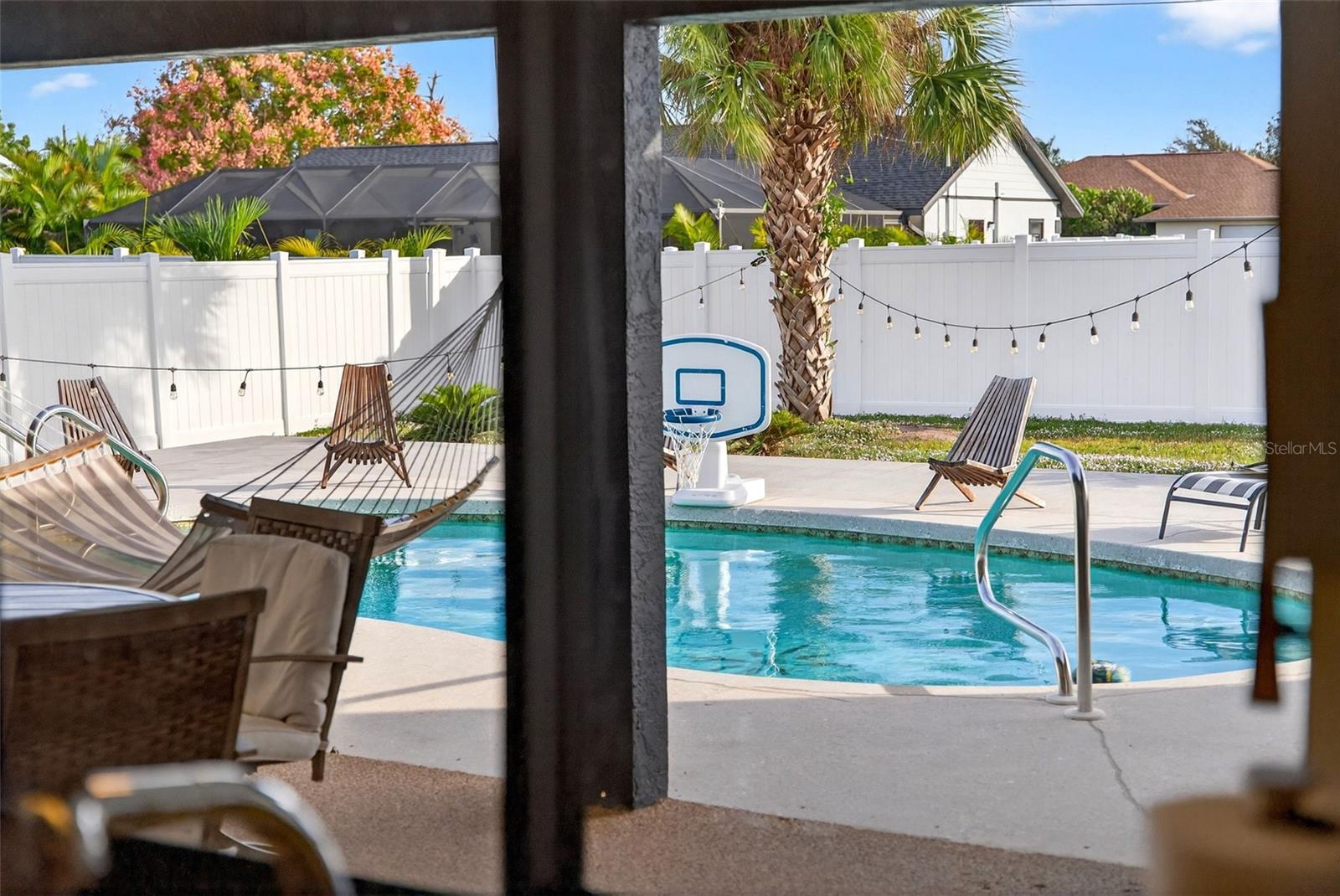 9221 STEUBENVILLE AVE