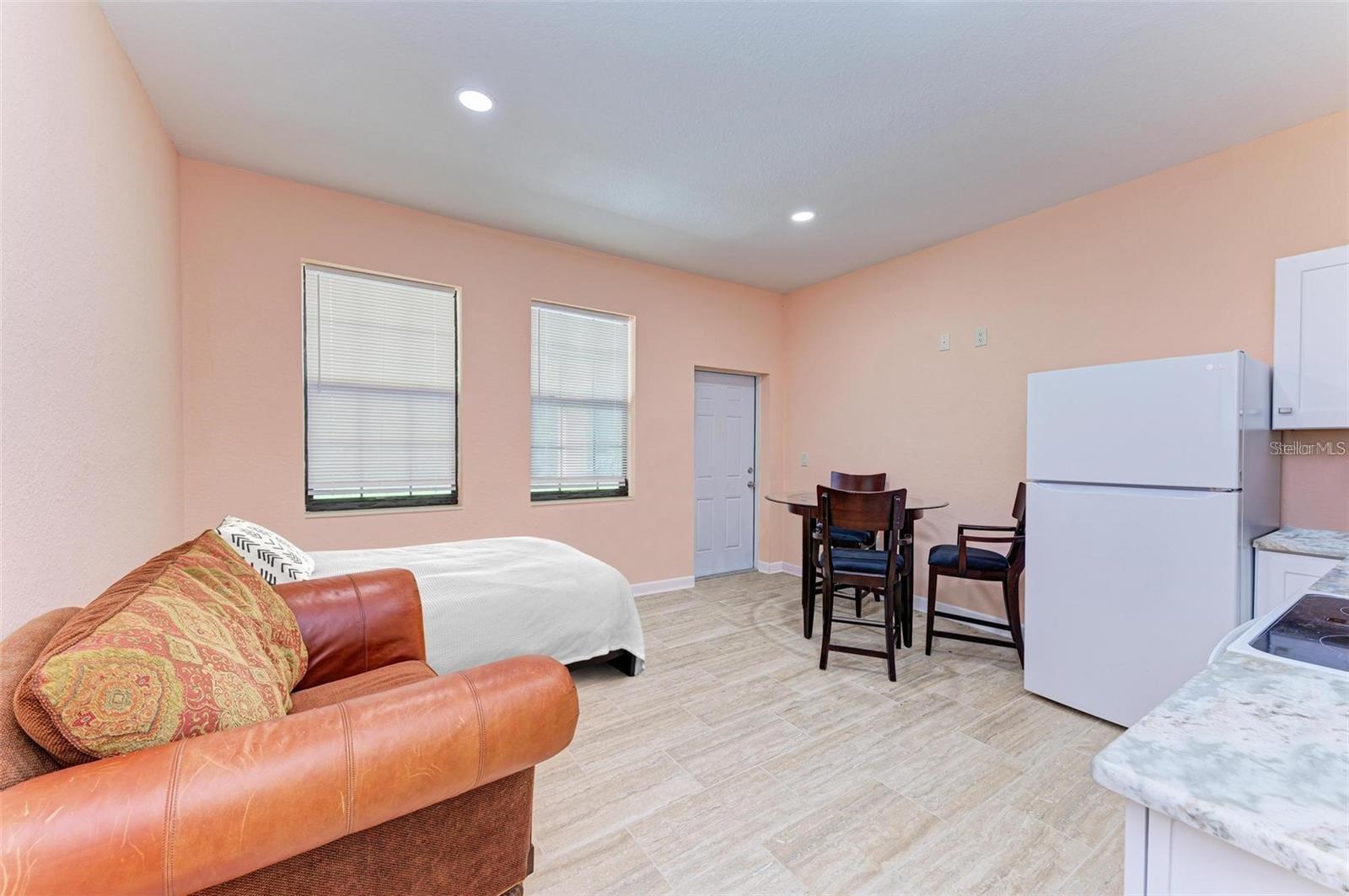 397 DONIPHAN DR