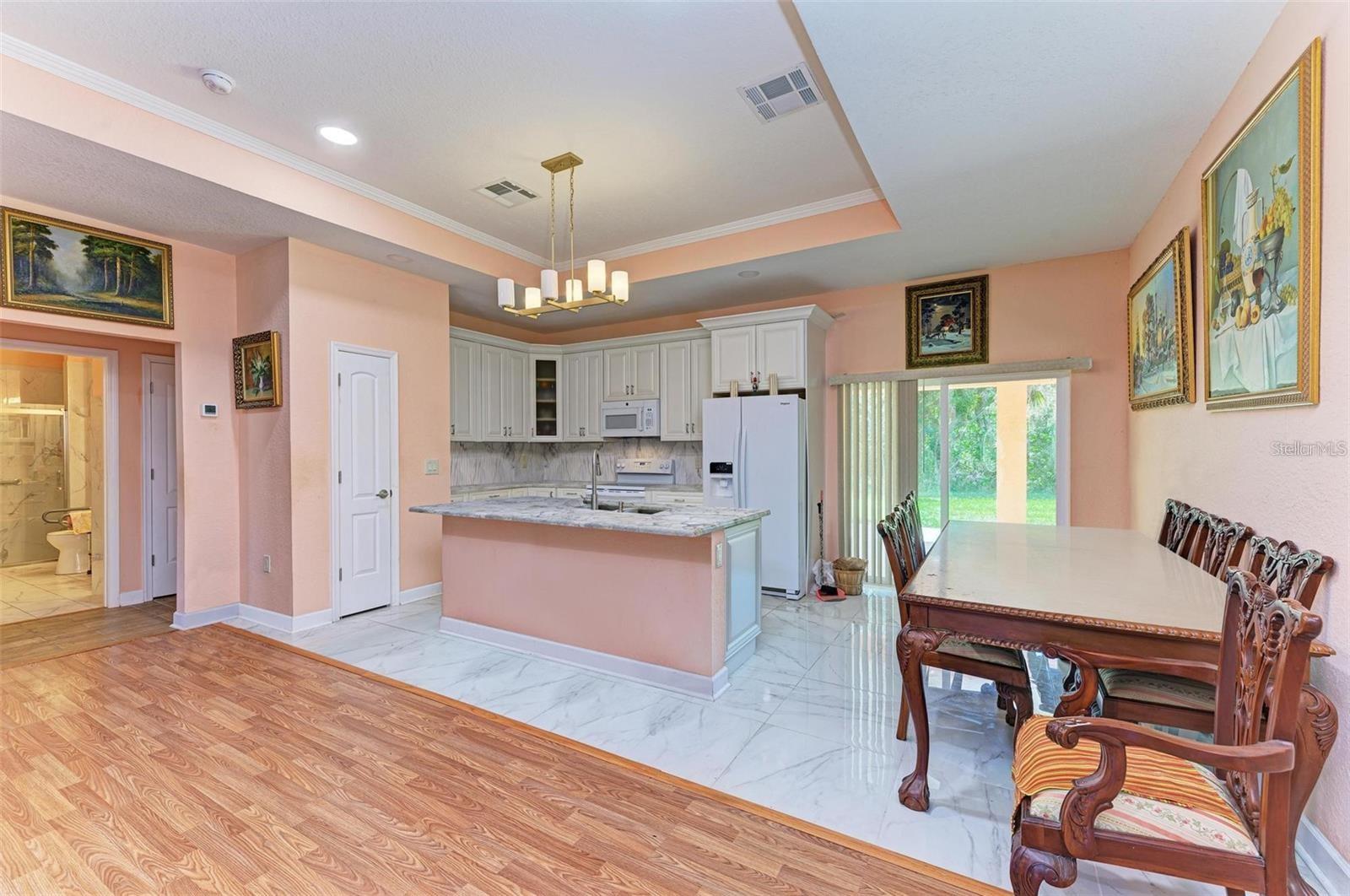 397 DONIPHAN DR