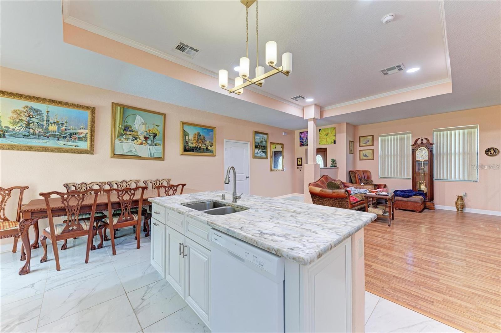 397 DONIPHAN DR