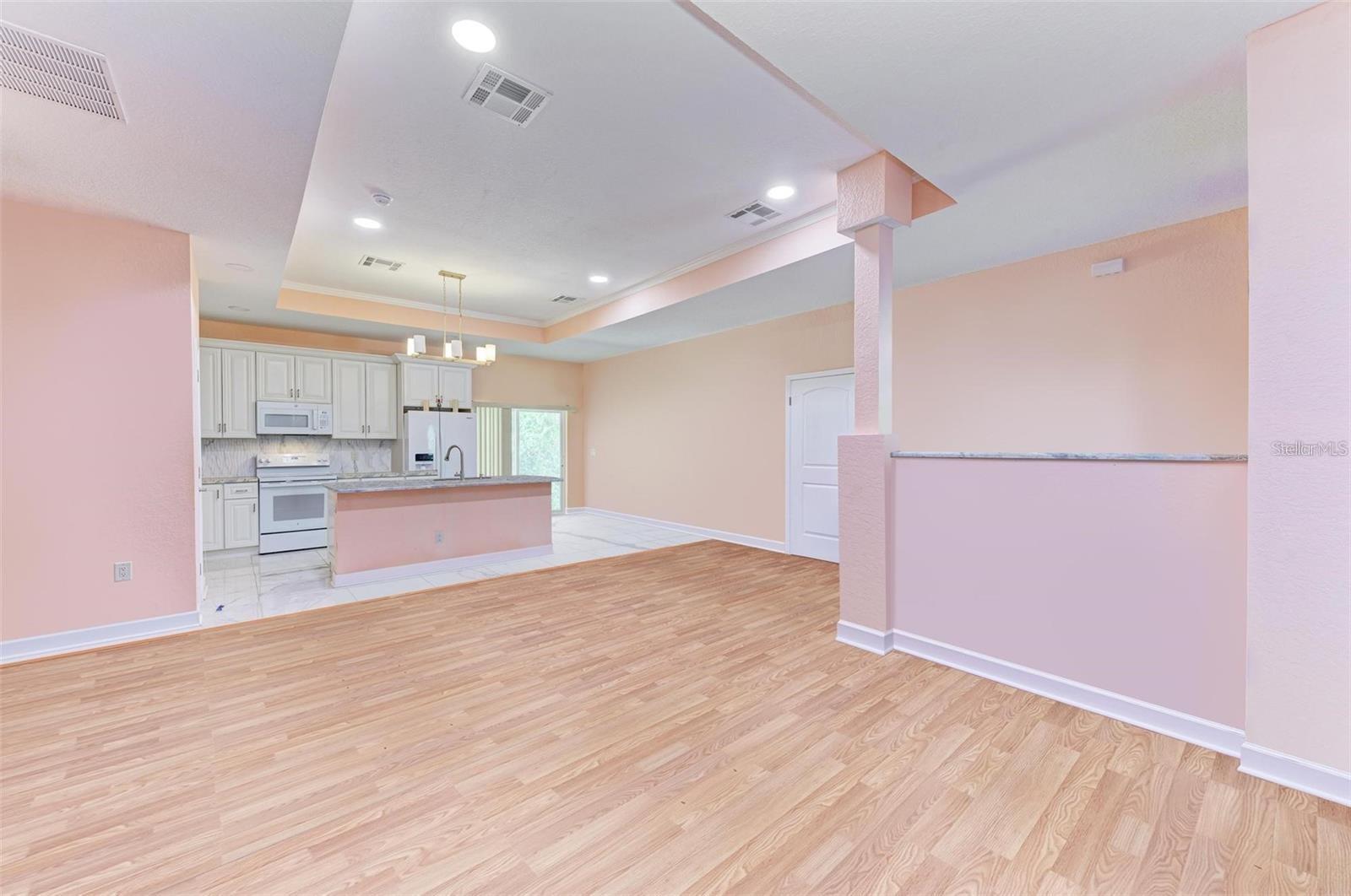397 DONIPHAN DR