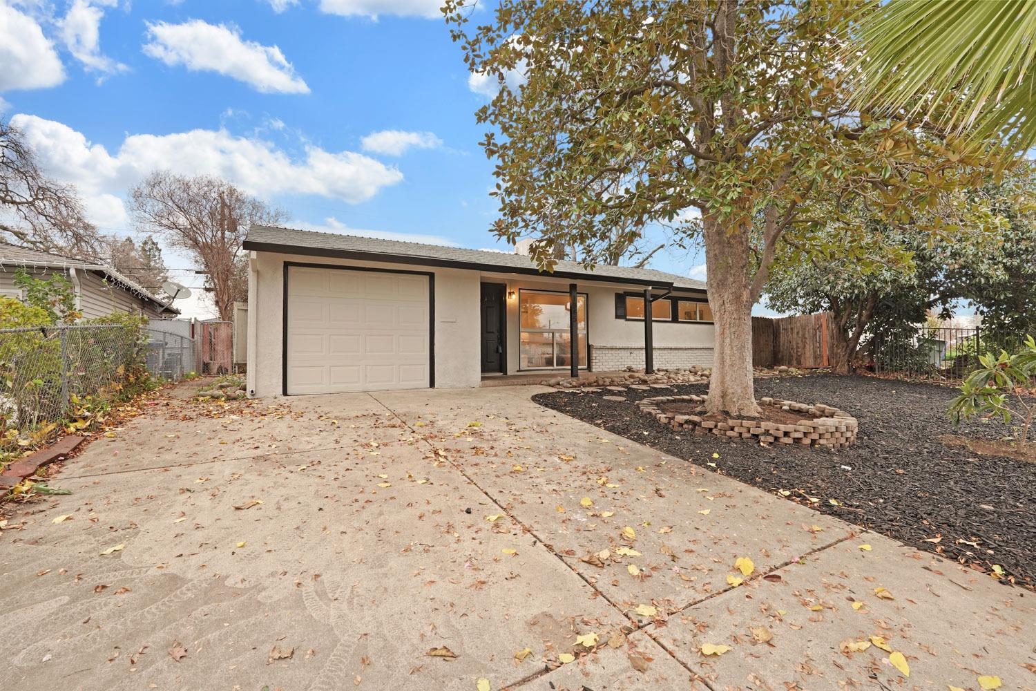 1945 Edwin Way
