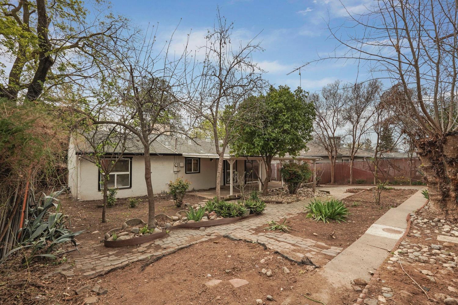 1945 Edwin Way