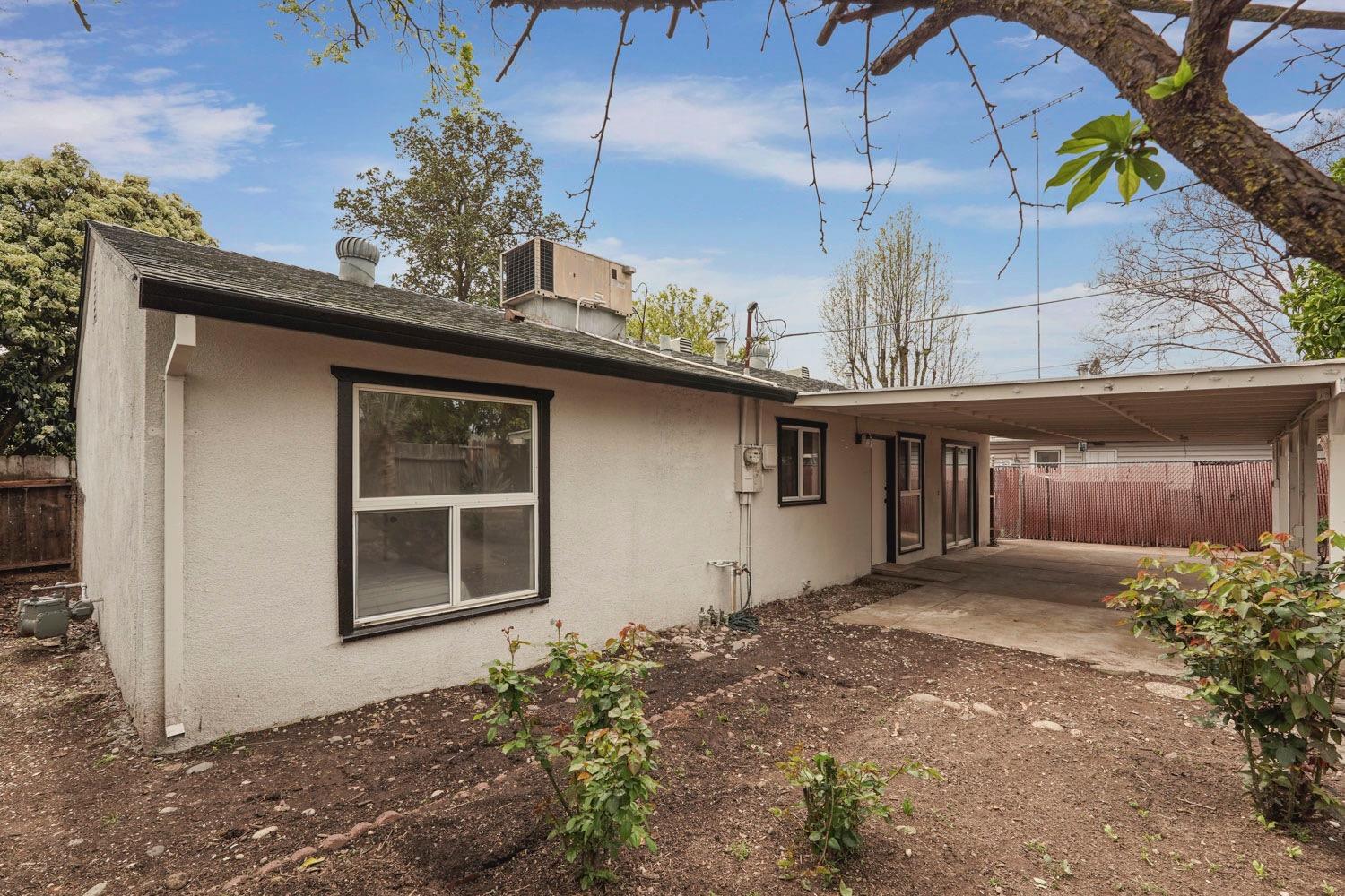 1945 Edwin Way