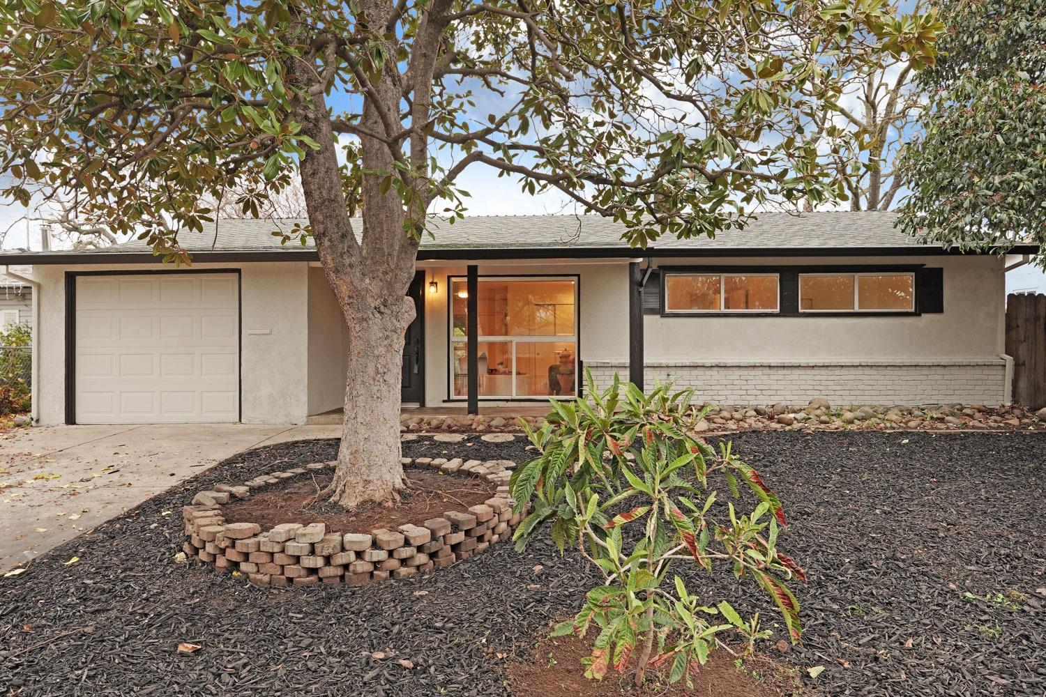 1945 Edwin Way