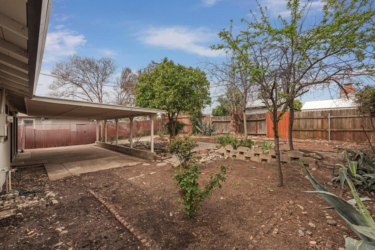 1945 Edwin Way